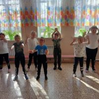 Утро мы начинаем с зарядки