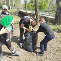 Чистый берег реки Раковка