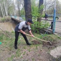 Чистый берег реки Раковка