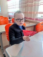 Бумажный кораблик по Волге плывет