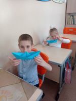 Бумажный кораблик по Волге плывет