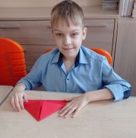 Бумажный кораблик по Волге плывет