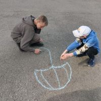 Мы рисуем мелом на асфальте